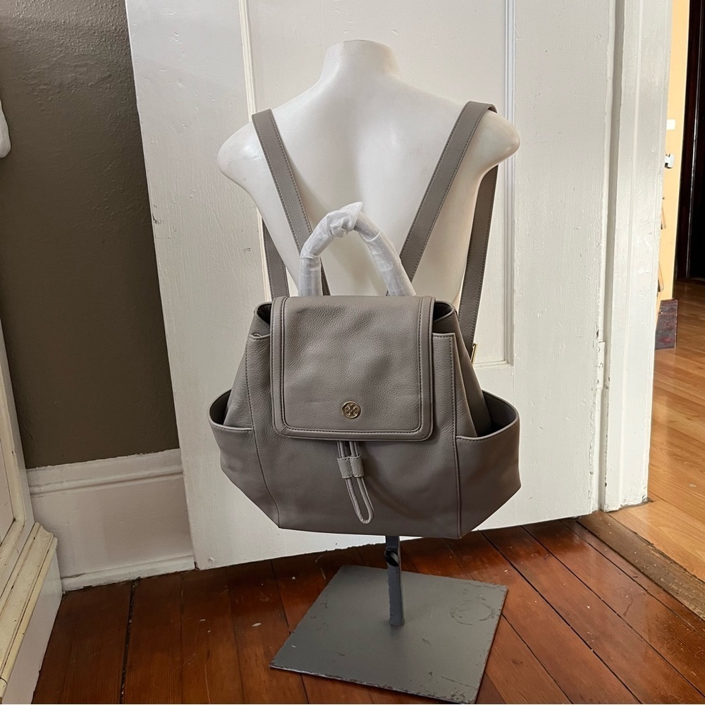 Tory Burch Landon Flap Backpack French Gray Pebbled Leather NWT - Style 31387 - Picture 4 of 17